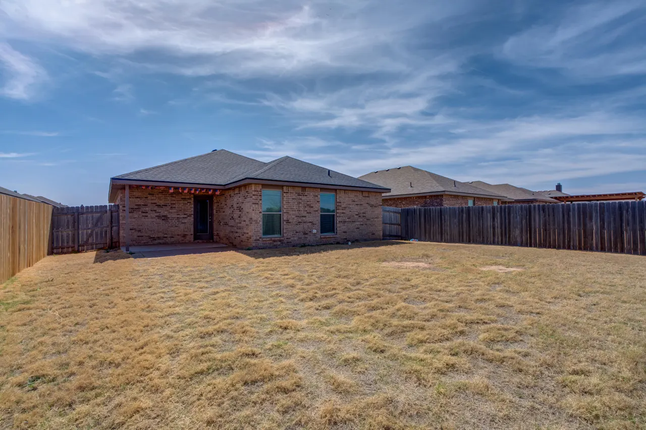 Photo 5 — 7012 34th Place, Lubbock, TX 79407
