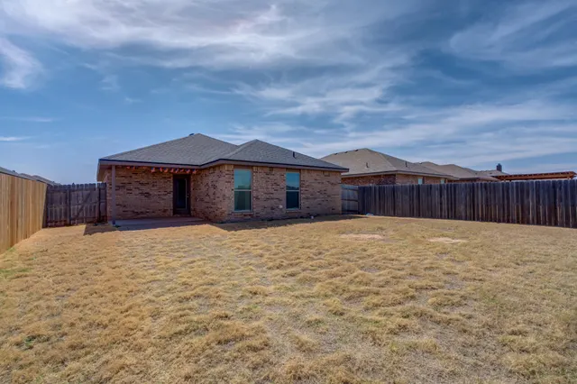Photo 5 — 7012 34th Place, Lubbock, TX 79407