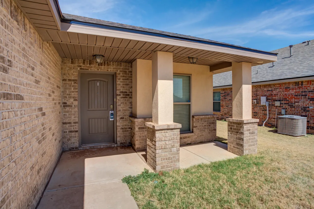 Photo 7 — 7012 34th Place, Lubbock, TX 79407