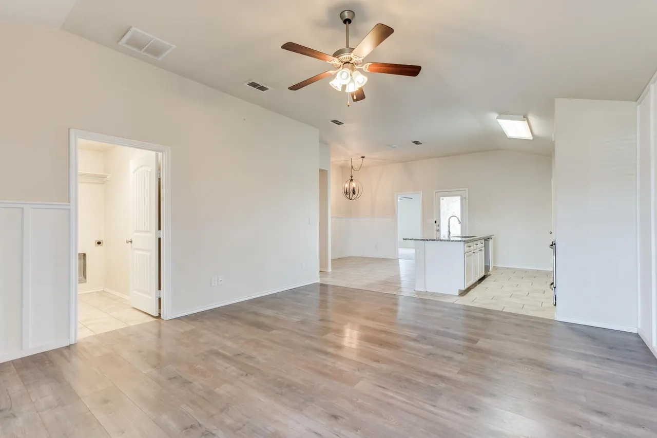 Photo 10 — 7012 34th Place, Lubbock, TX 79407
