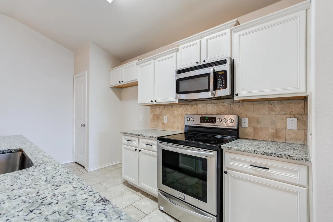 Photo 14 — 7012 34th Place, Lubbock, TX 79407