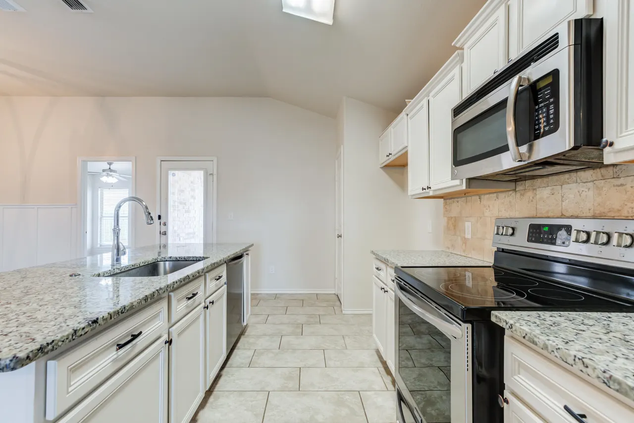Photo 15 — 7012 34th Place, Lubbock, TX 79407