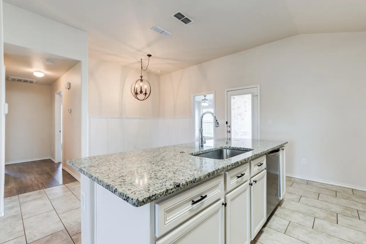 Photo 16 — 7012 34th Place, Lubbock, TX 79407