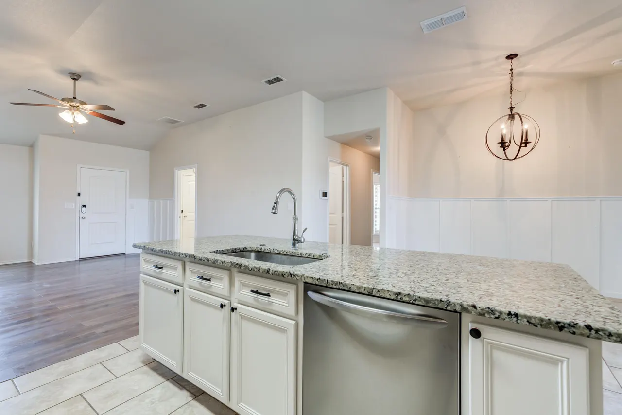 Photo 17 — 7012 34th Place, Lubbock, TX 79407