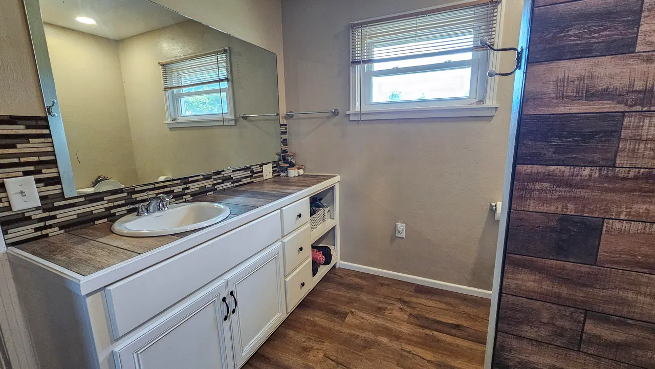 Photo 12 — 2701 W 11th Street, Plainview, TX 79072