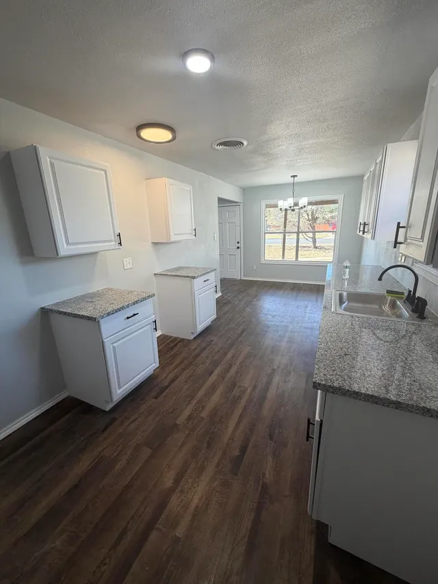 Photo 7 — 1306 61st Street, Lubbock, TX 79412