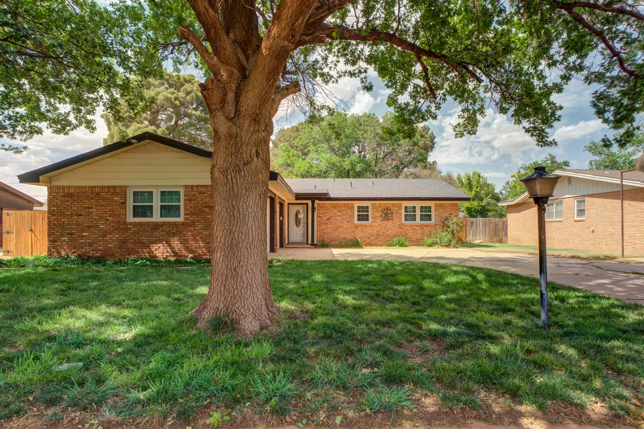 Photo 2 — 2412 N 1st Street, Tahoka, TX 79373