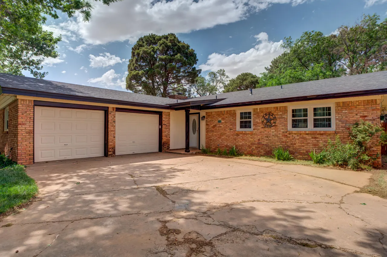 Photo 4 — 2412 N 1st Street, Tahoka, TX 79373