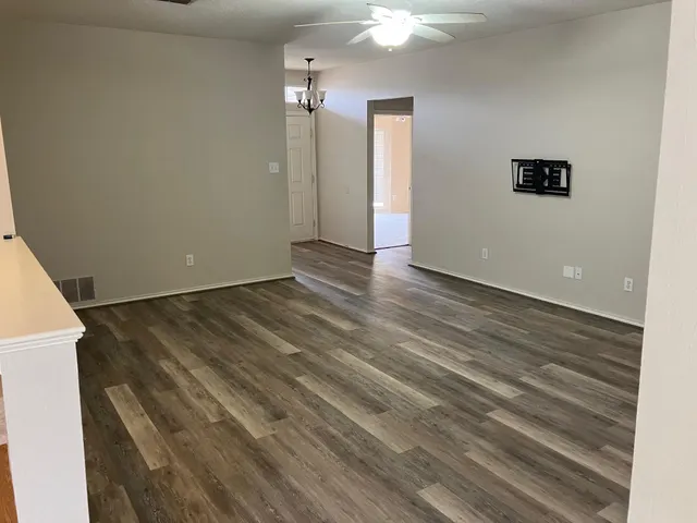 Photo 7 — 503 N Iola Avenue, Lubbock, TX 79416