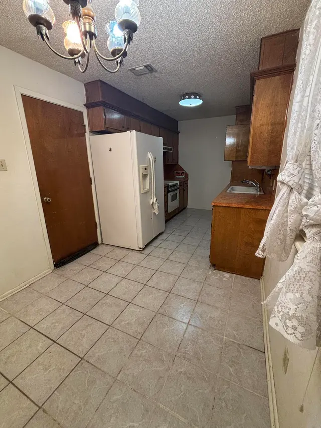Photo 7 — 6002 15th Street, Lubbock, TX 79416
