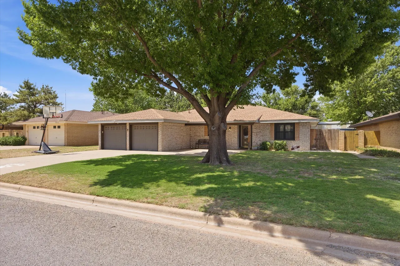 Photo 2 — 107 E 26th Street, Littlefield, TX 79339