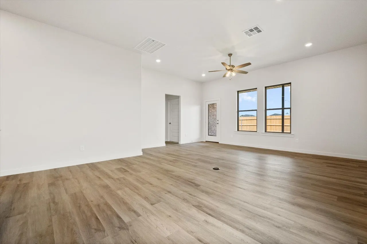 Photo 6 — 6301 Viola Avenue, Lubbock, TX 79407