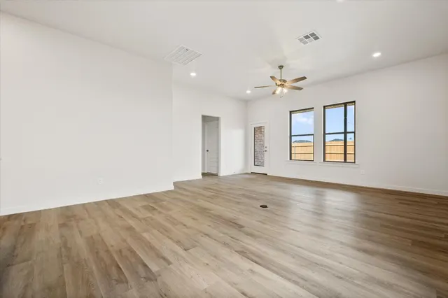 Photo 6 — 6301 Viola Avenue, Lubbock, TX 79407