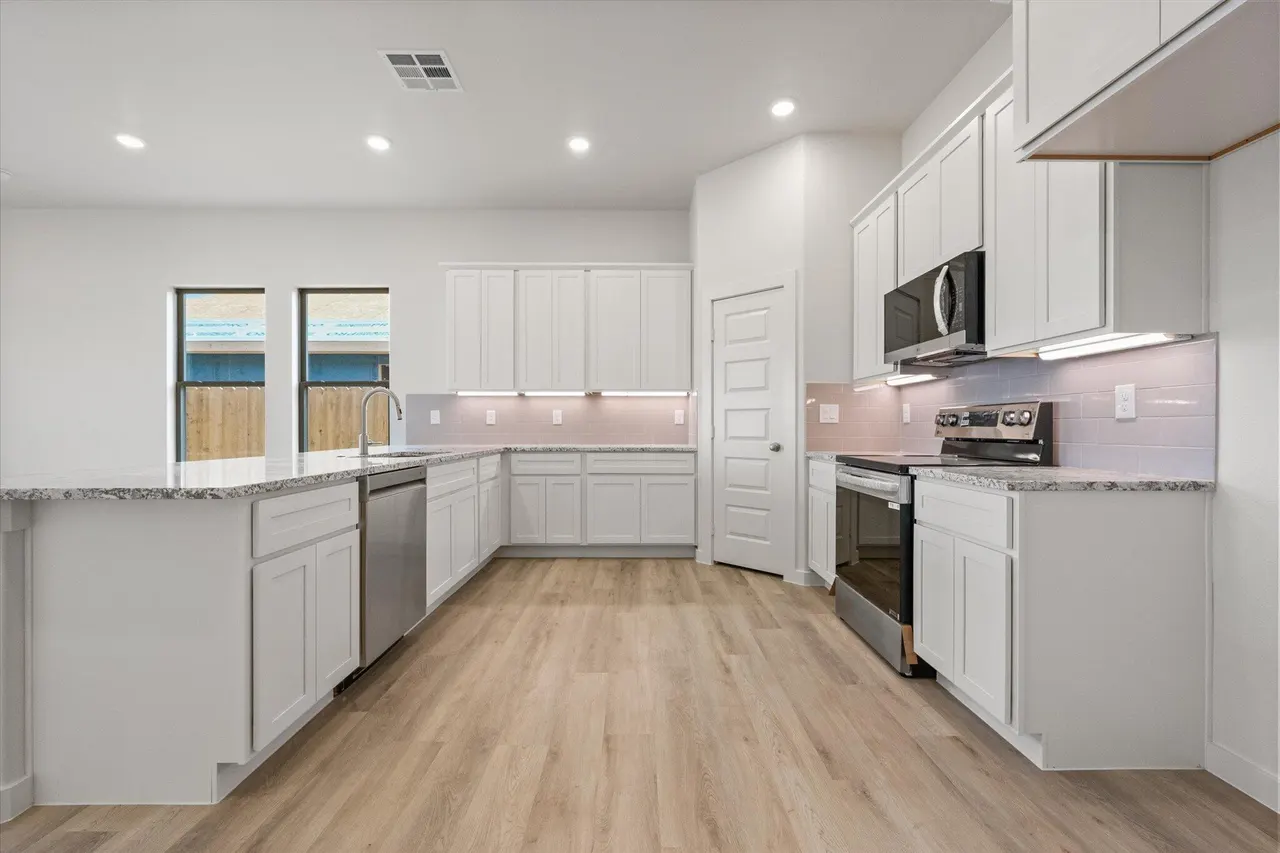 Photo 10 — 6301 Viola Avenue, Lubbock, TX 79407