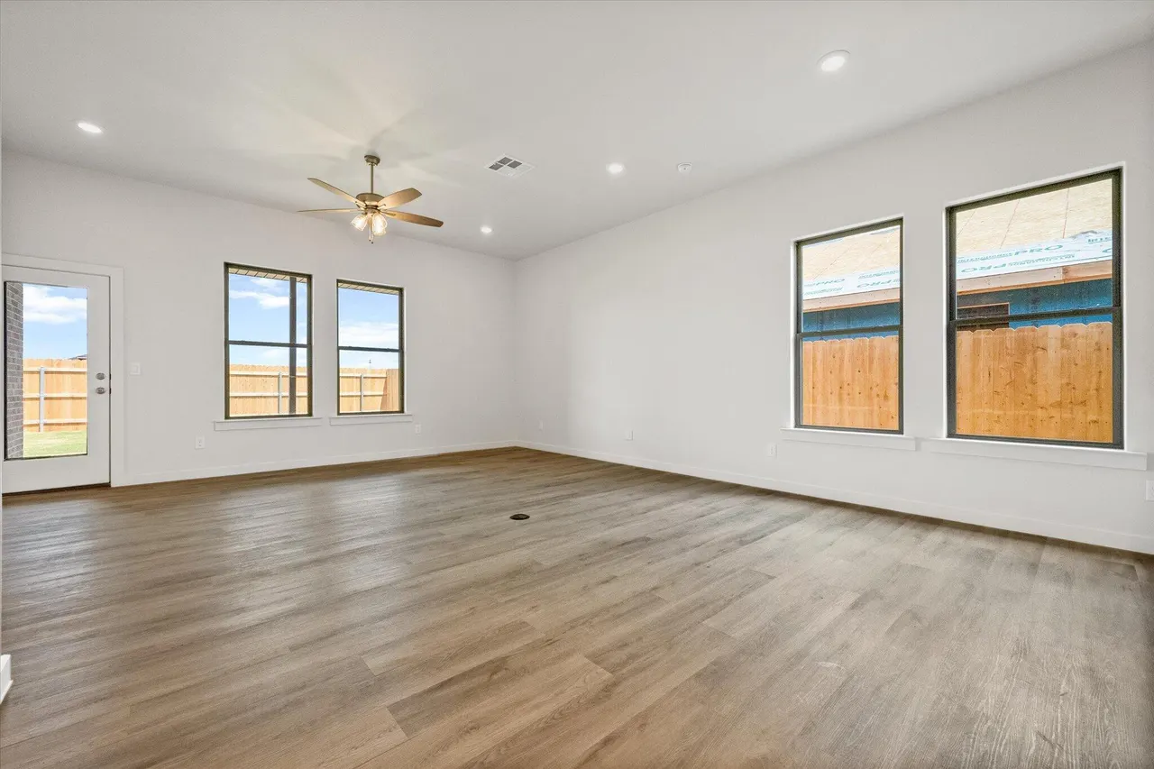 Photo 5 — 6301 Viola Avenue, Lubbock, TX 79407