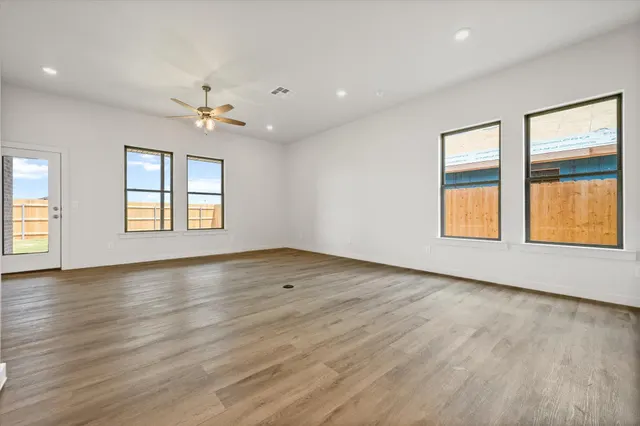 Photo 5 — 6301 Viola Avenue, Lubbock, TX 79407