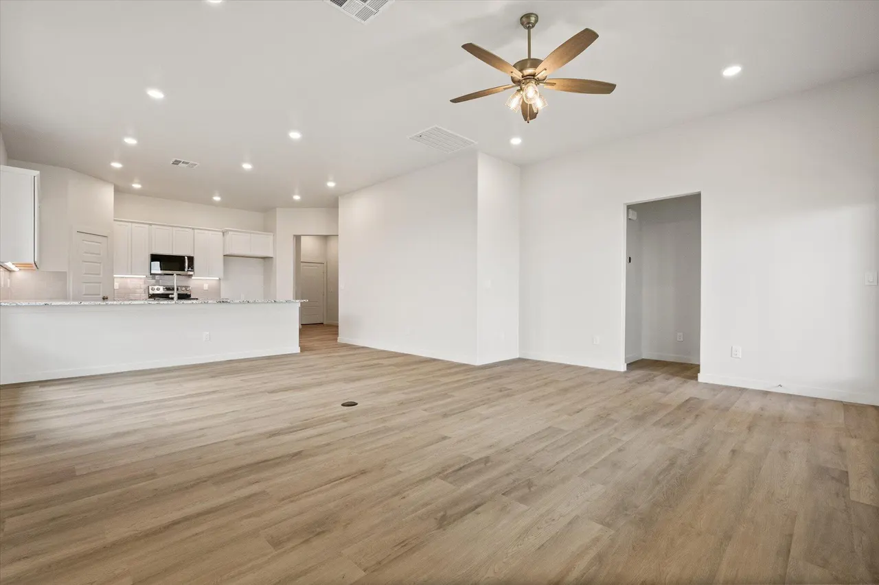 Photo 7 — 6301 Viola Avenue, Lubbock, TX 79407