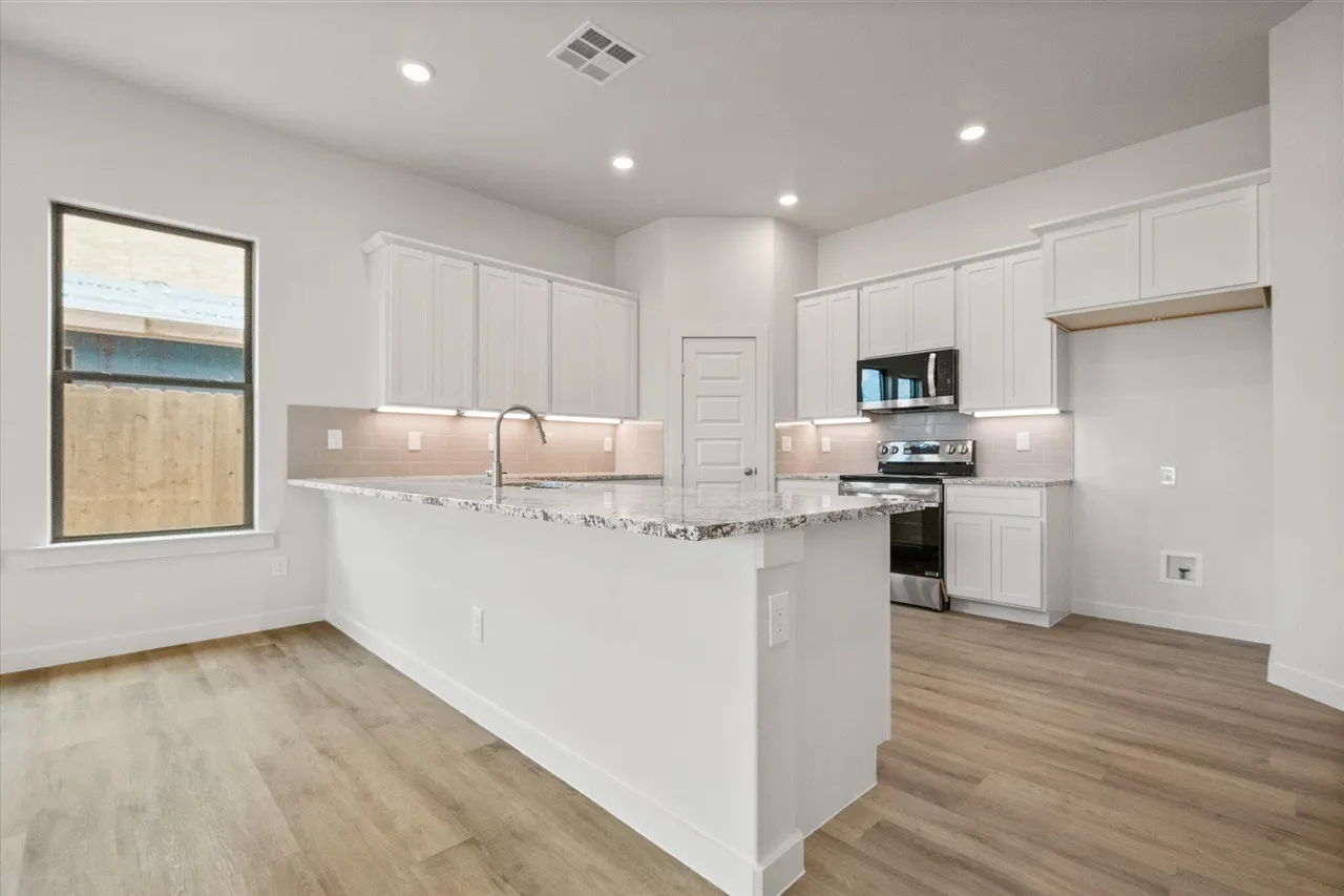 Photo 9 — 6301 Viola Avenue, Lubbock, TX 79407