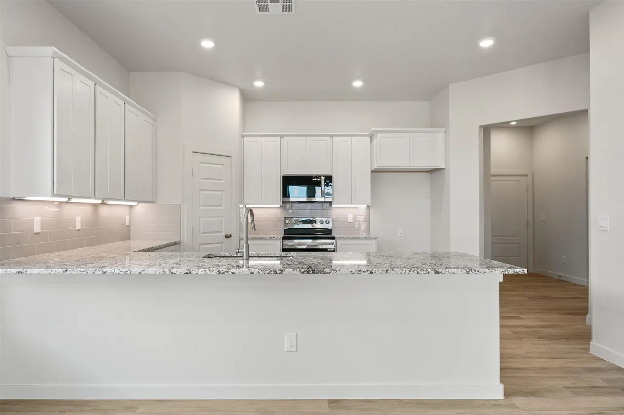 Photo 8 — 6301 Viola Avenue, Lubbock, TX 79407
