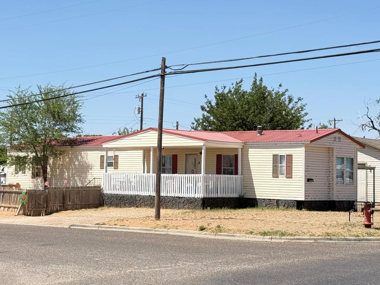 Front exterior — 124 Hickory Street, Levelland, TX 79336
