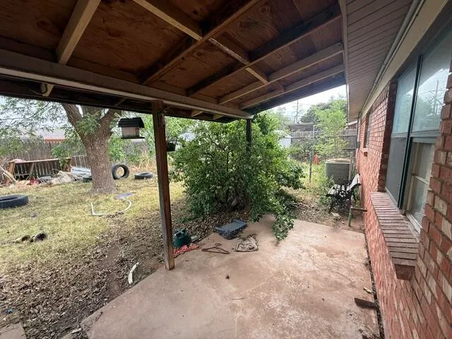 Photo 10 — 5540 17th Place, Lubbock, TX 79416