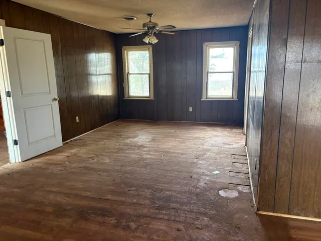 Photo 3 — 916 16th Street, Seagraves, TX 79359