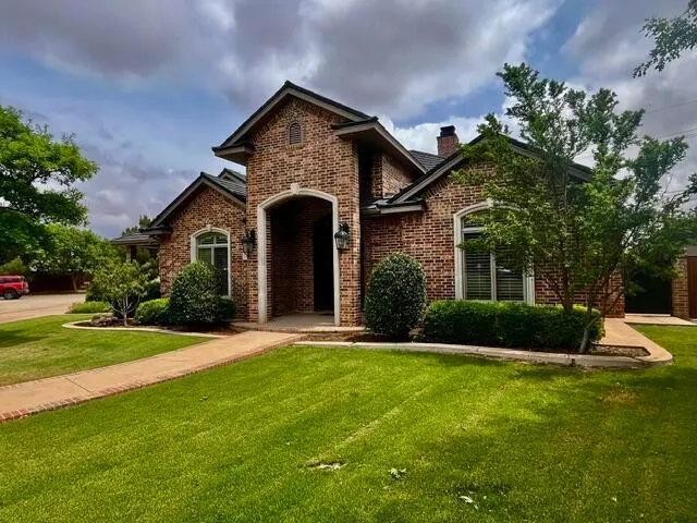 Photo 2 — 209 S Garland Street, Plainview, TX 79072