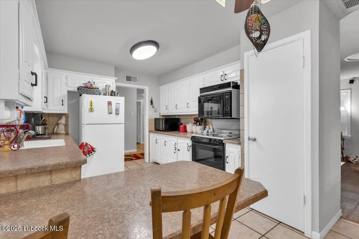 Photo 11 — 4917 44th Street, Lubbock, TX 79414