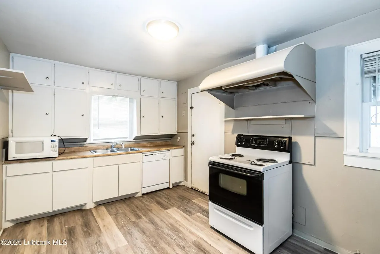 Photo 3 — 2310 15th Street, Lubbock, TX 79401