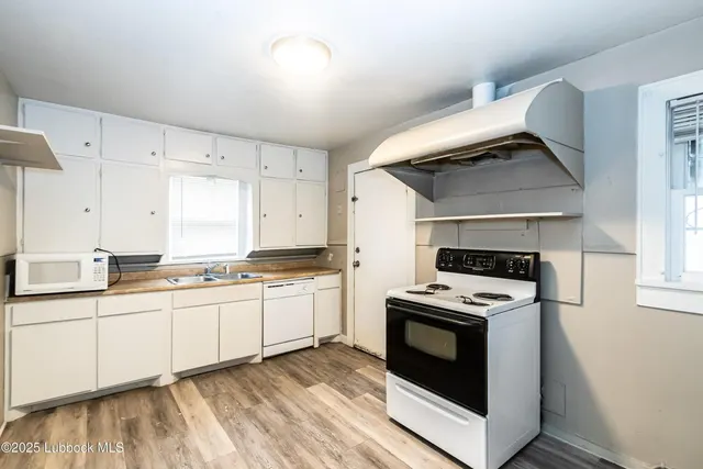 Photo 3 — 2310 15th Street, Lubbock, TX 79401