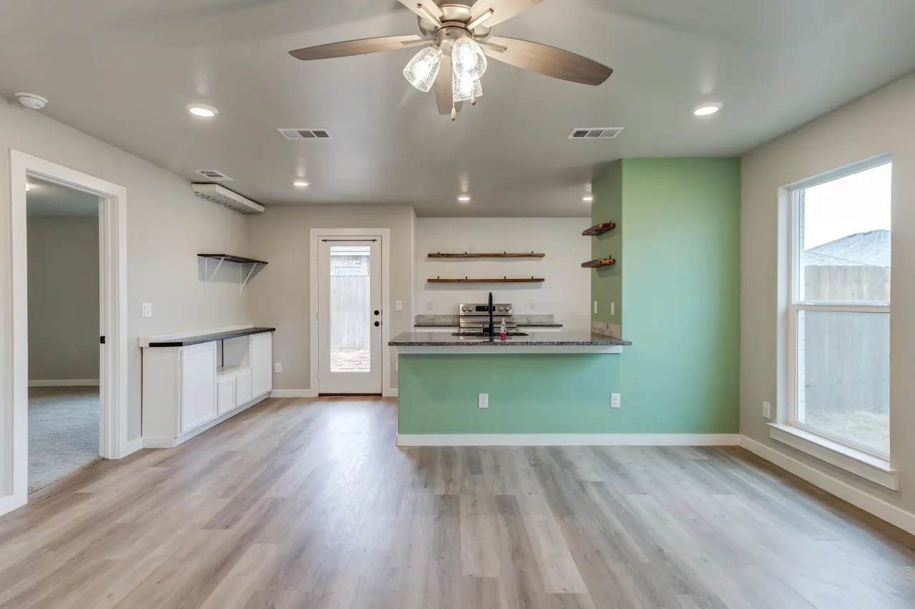 Photo 2 — 3003 Aberdeen Avenue, Wolfforth, TX 79382