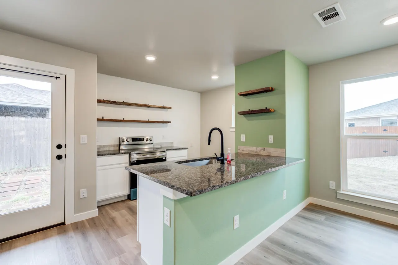 Photo 5 — 3003 Aberdeen Avenue, Wolfforth, TX 79382