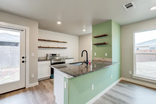 Photo 5 — 3003 Aberdeen Avenue, Wolfforth, TX 79382