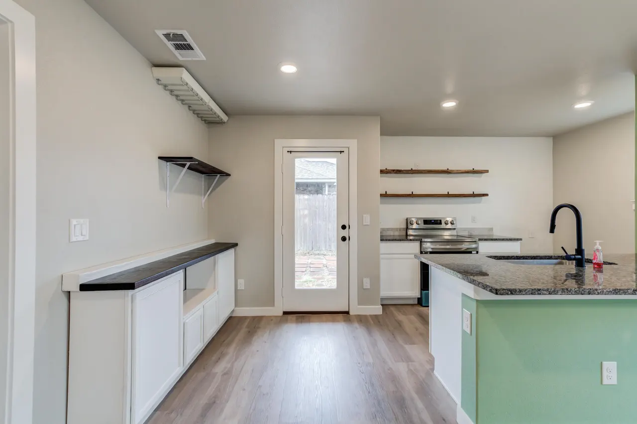 Photo 6 — 3003 Aberdeen Avenue, Wolfforth, TX 79382