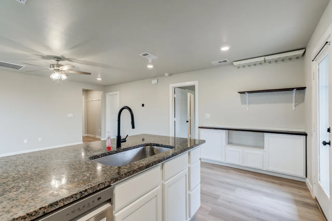 Photo 8 — 3003 Aberdeen Avenue, Wolfforth, TX 79382