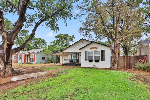 Photo 3 — 2604 39th Street, Lubbock, TX 79413