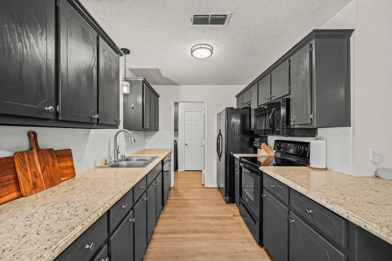 Photo 12 — 6116 6th Street, Lubbock, TX 79416