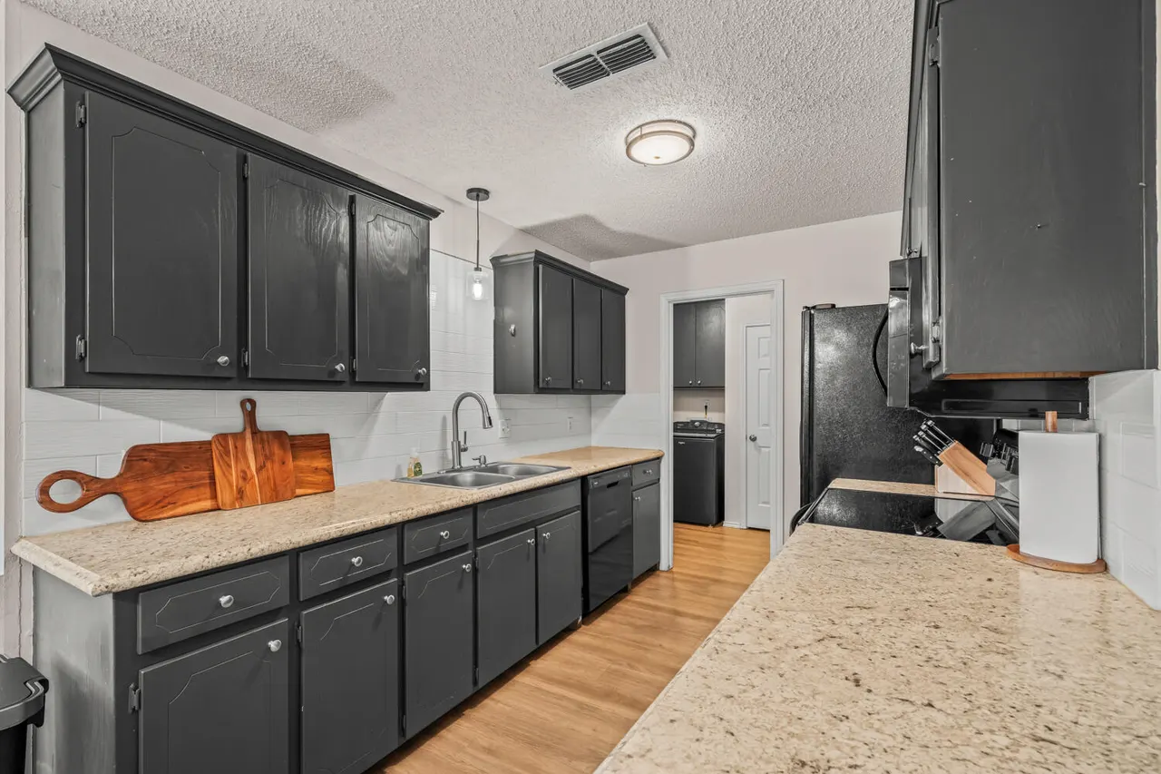 Photo 11 — 6116 6th Street, Lubbock, TX 79416
