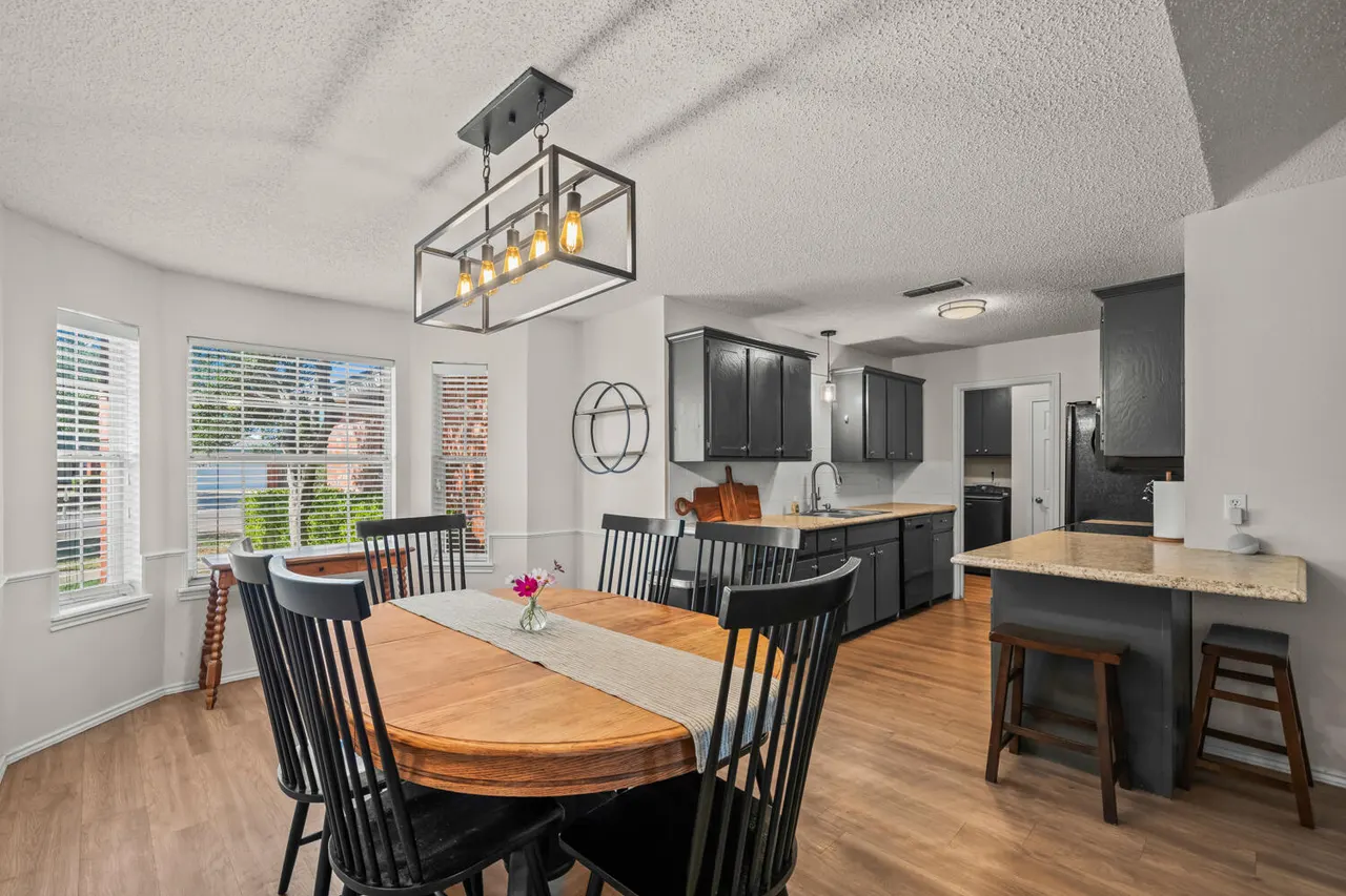 Photo 8 — 6116 6th Street, Lubbock, TX 79416