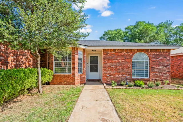 Photo 2 — 6116 6th Street, Lubbock, TX 79416