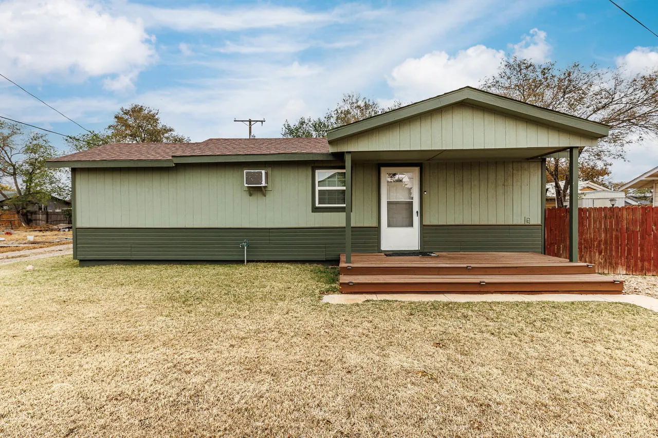 Front exterior — 211 Chestnut-Rear Street, Idalou, TX 79329