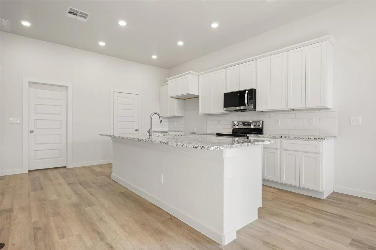 Photo 9 — 908 E 34th Street, Wolfforth, TX 79382