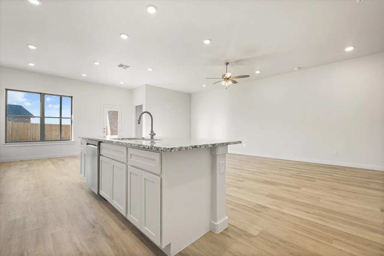 Photo 11 — 908 E 34th Street, Wolfforth, TX 79382