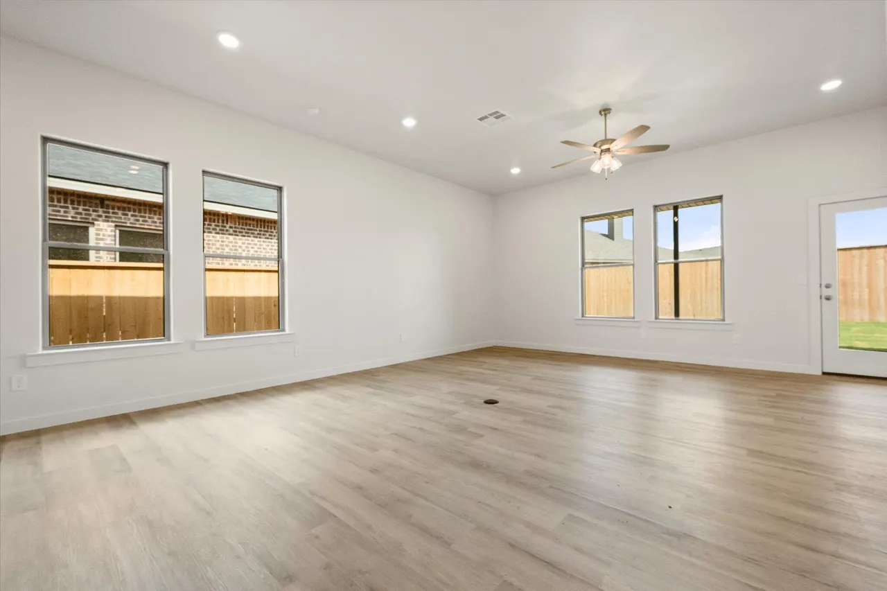 Photo 5 — 7005 53rd Street, Lubbock, TX 79407