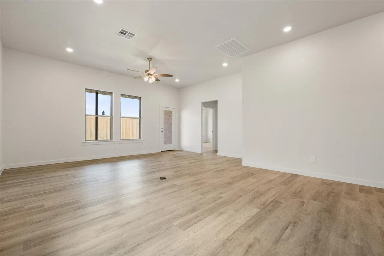 Photo 4 — 7005 53rd Street, Lubbock, TX 79407