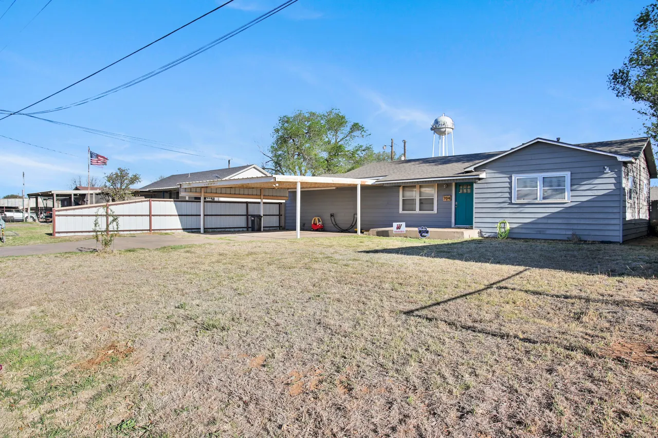 Photo 3 — 704 4th Street, Smyer, TX 79367