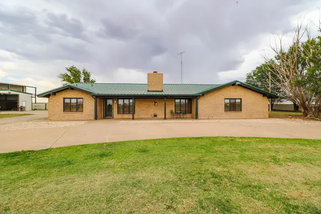 Front exterior — 1740 U.S. 70, Springlake, TX 79082