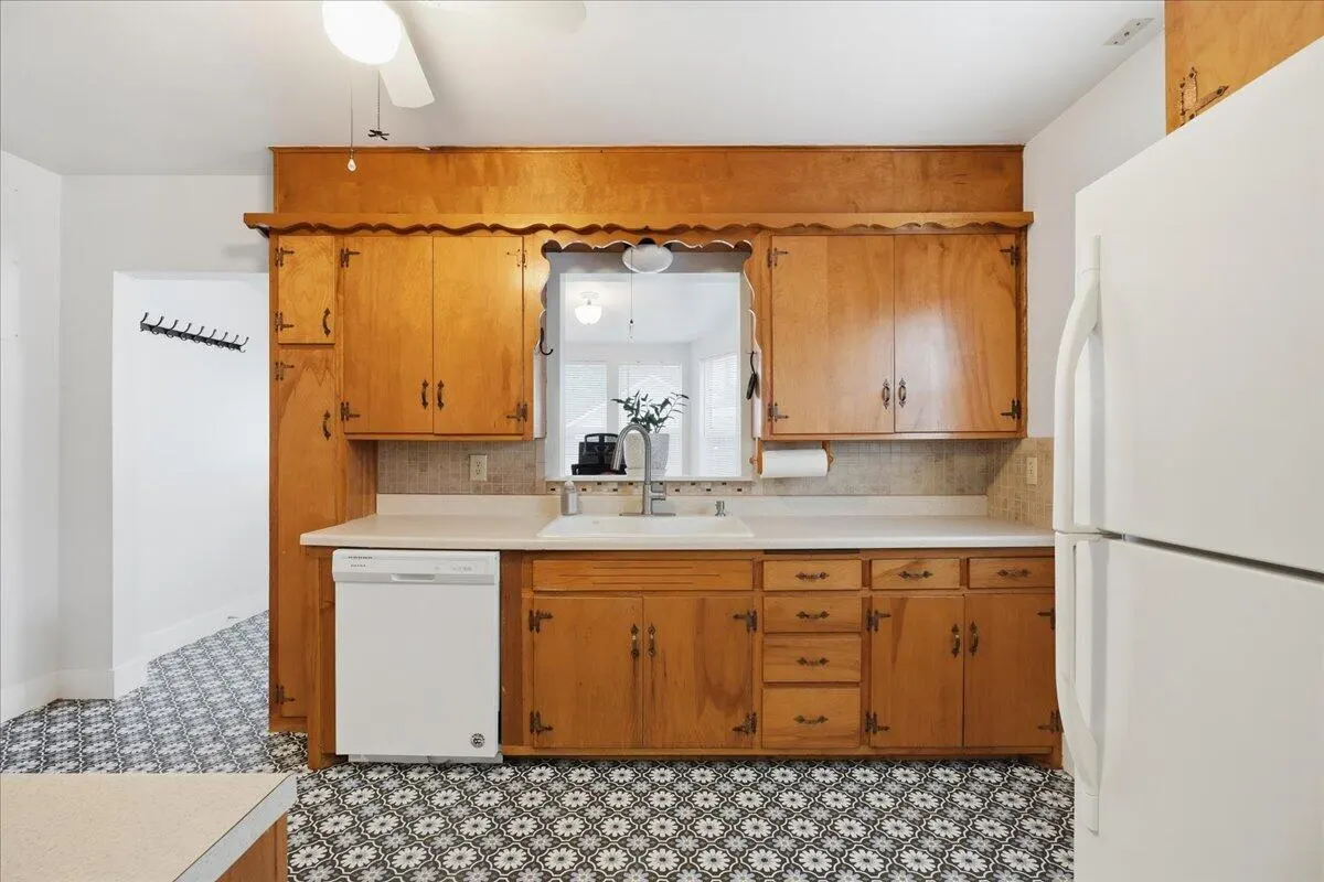 Photo 9 — 2408 Avenue T, Lubbock, TX 79411