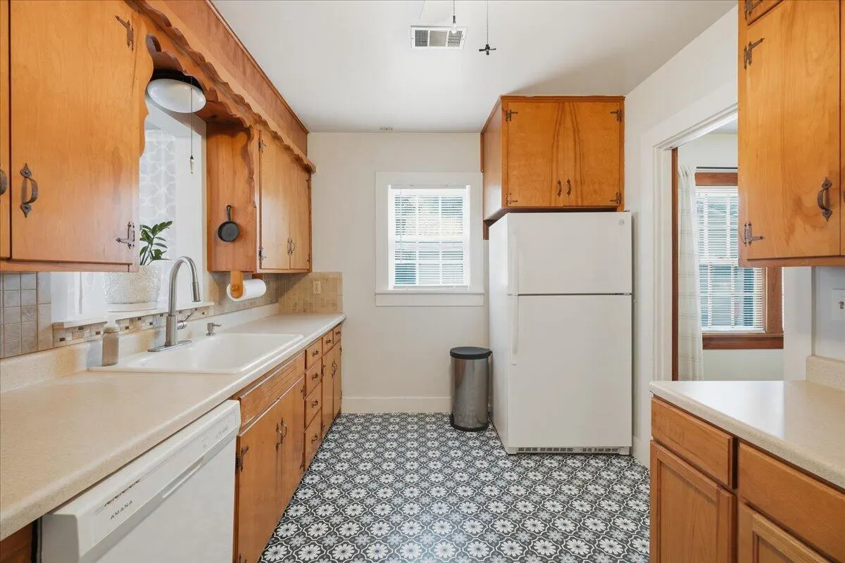 Photo 11 — 2408 Avenue T, Lubbock, TX 79411