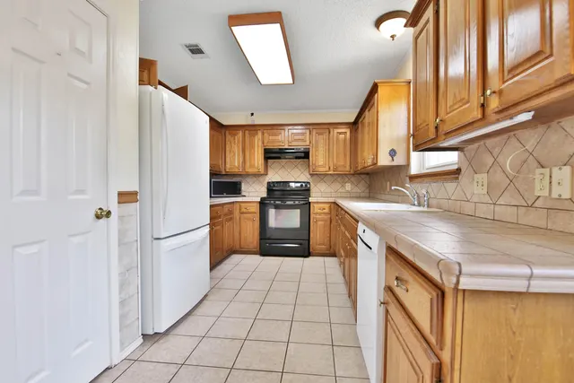 Photo 7 — 1008 Hyden Avenue, Lubbock, TX 79416